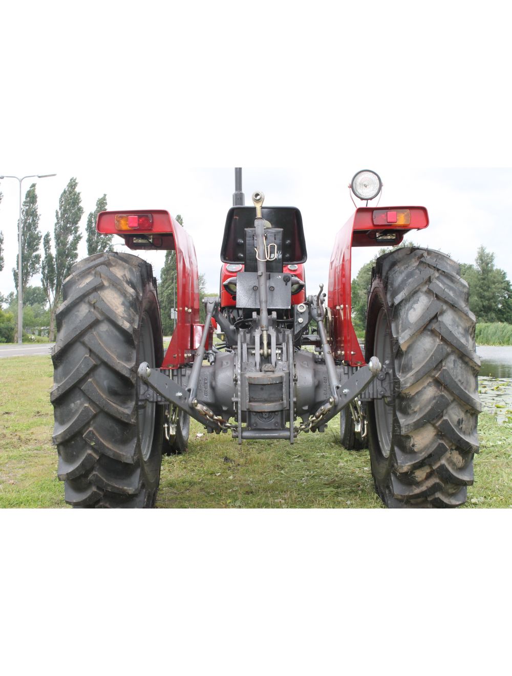 Massey-Ferguson 260 Turbo 2wd de Luxe Powersteering - View 3