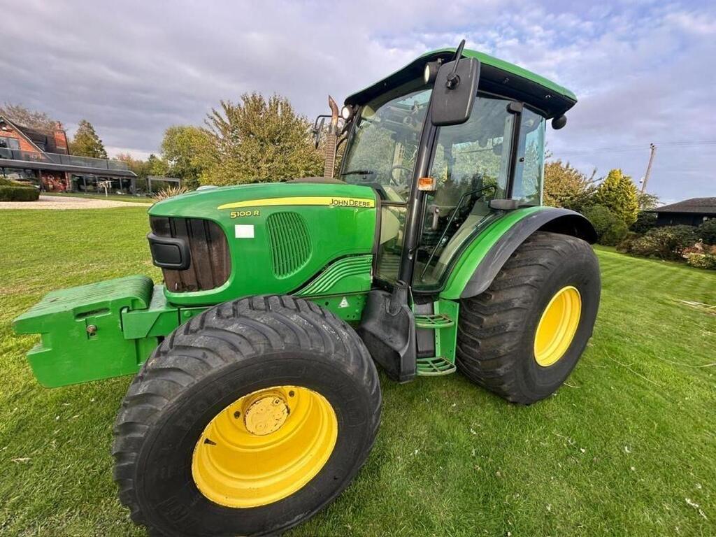 John Deere 5100R TRACTOR - View 3
