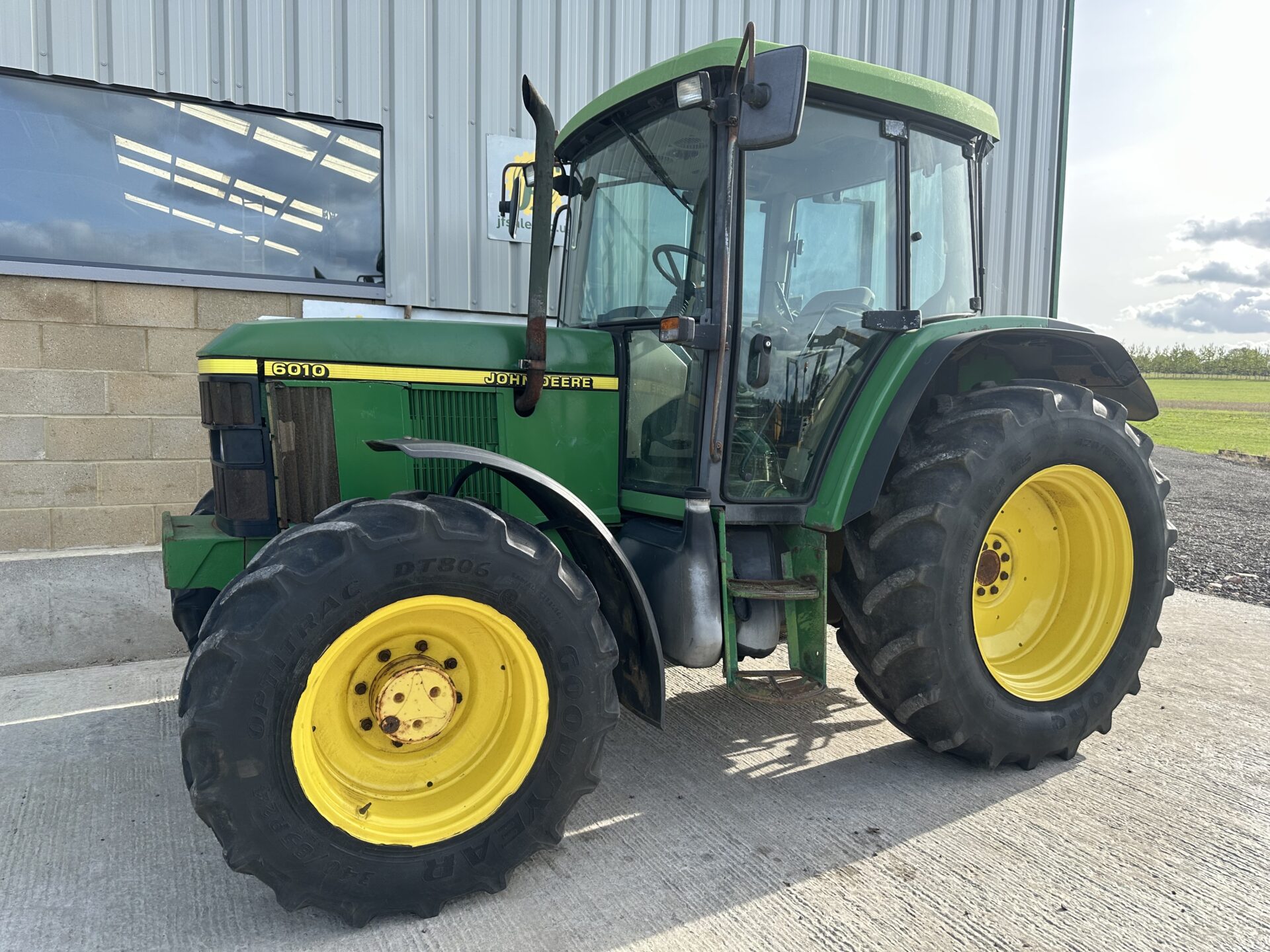 JOHN DEERE 6010