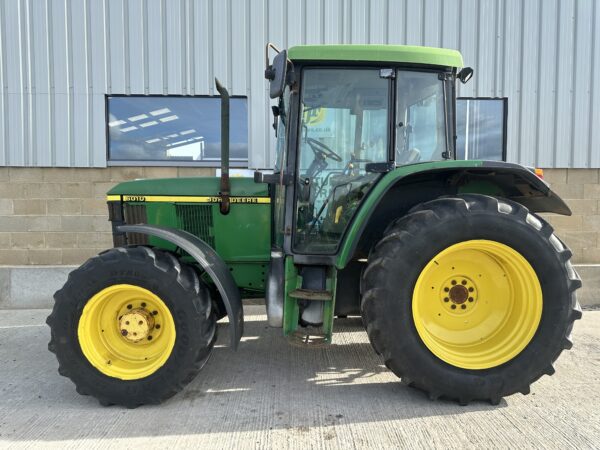 JOHN DEERE 6010 - View 2