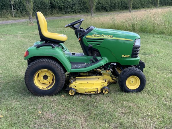John Deere X495 Ride on lawn mower