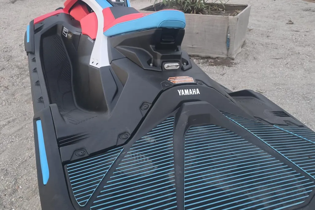 2025 Yamaha WaveRunner JetBlaster DLX 2-Up - View 5