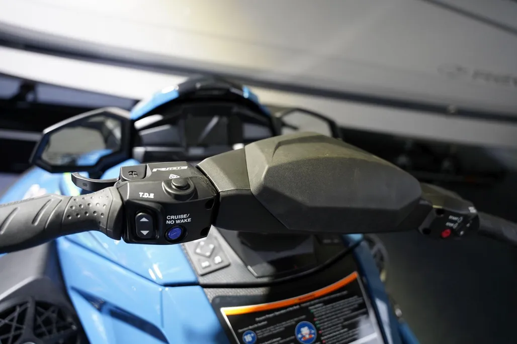 2025 Yamaha WaveRunner VX Cruiser HO - View 2